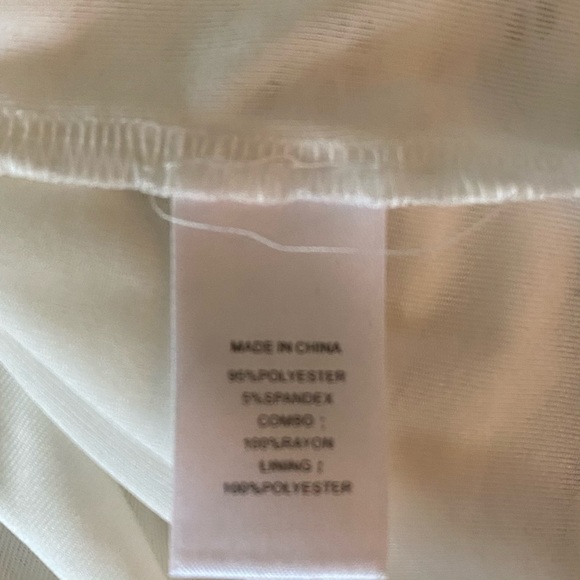 CeCe Sleeveless White Top Eyelet Lace Dressy or Casual Size M NWT - Picture 3 of 11